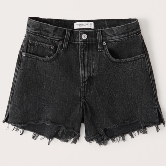 Abercrombie Mid Rise The Boyfriend Short in Distressed Black - Picture 4 of 7